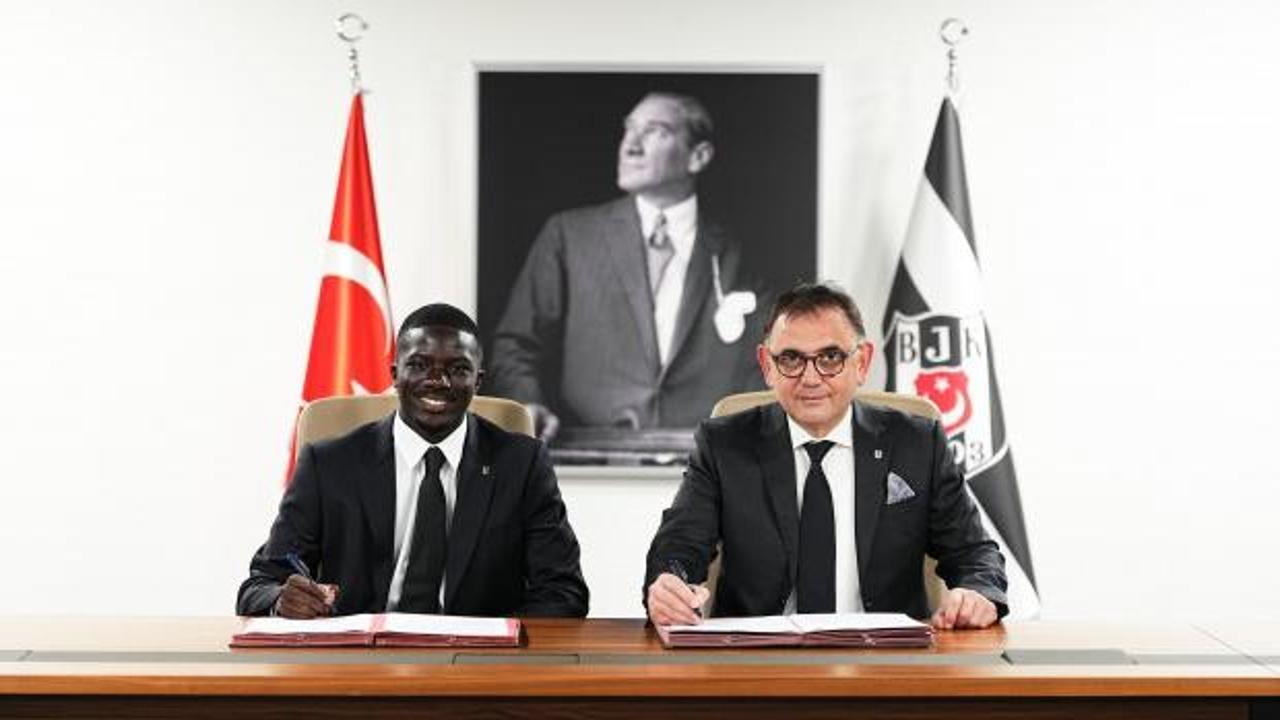 Beşiktaş'ta transfer resmen a&ccedil;ıklandı! 4 yıllık imza
