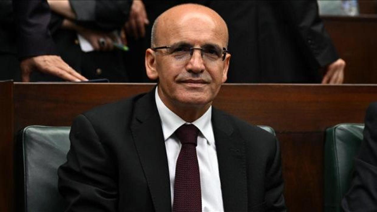 Hazine ve Maliye Bakanı Mehmet Şimşek açıklama yaparken