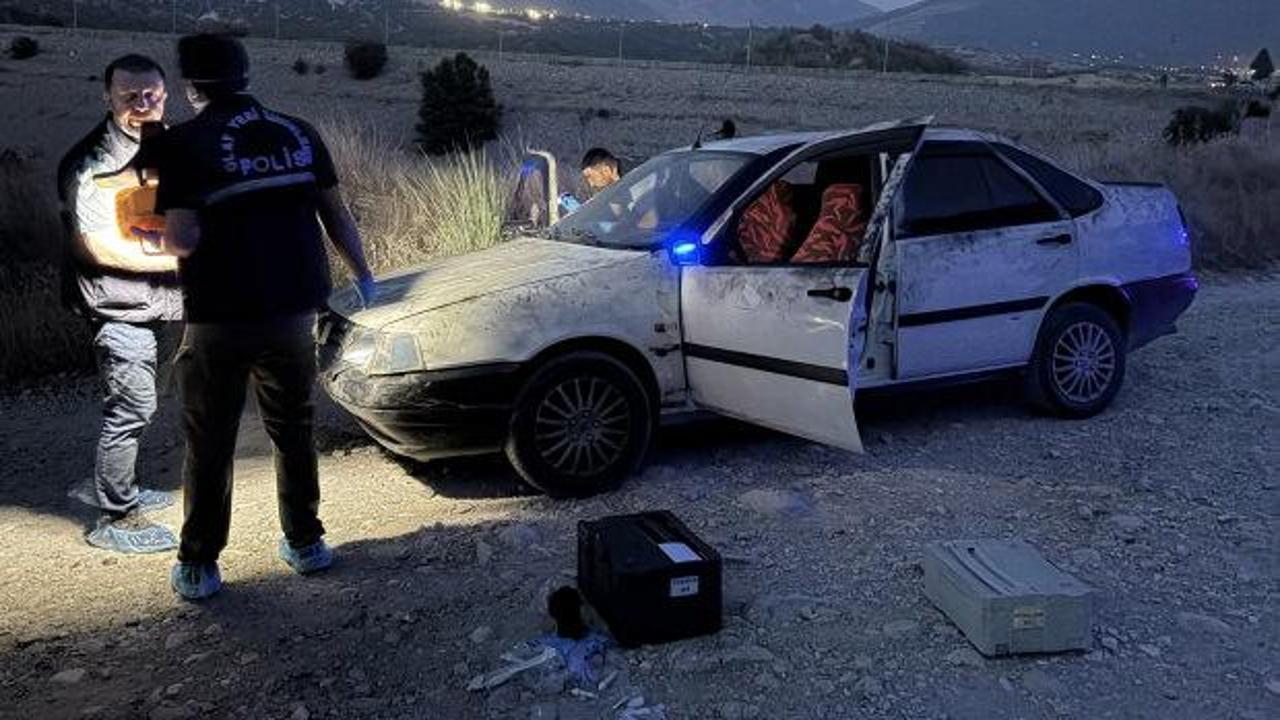 Denizli'de silahlı kavga sonucu olay yeri incelemesi yapan polis ekipleri.