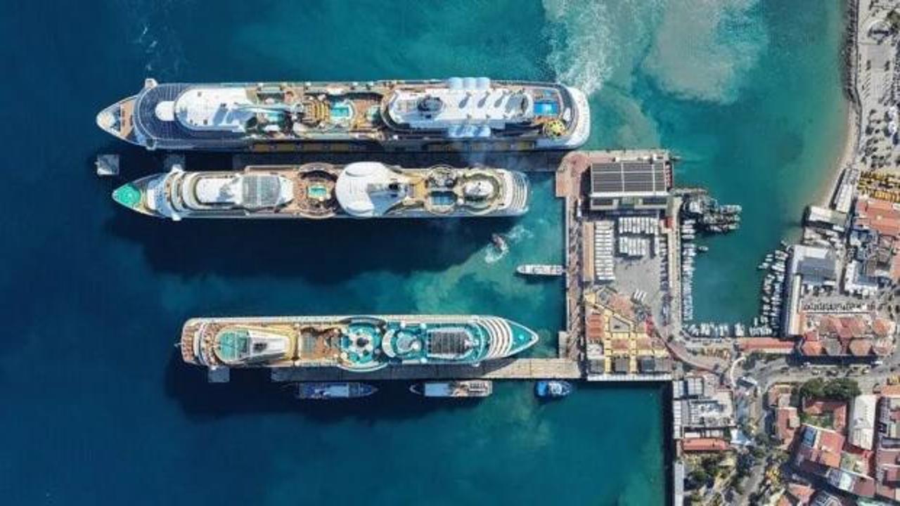 D&uuml;nyaca &uuml;nl&uuml; kruvaziyerler d&uuml;meni İstanbul'a kırdı