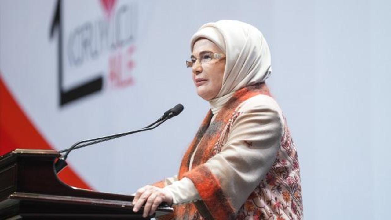 Emine Erdoğan'dan koruyucu ailelere teşekk&uuml;r: İnsanlığa ışık tutuyorsunuz