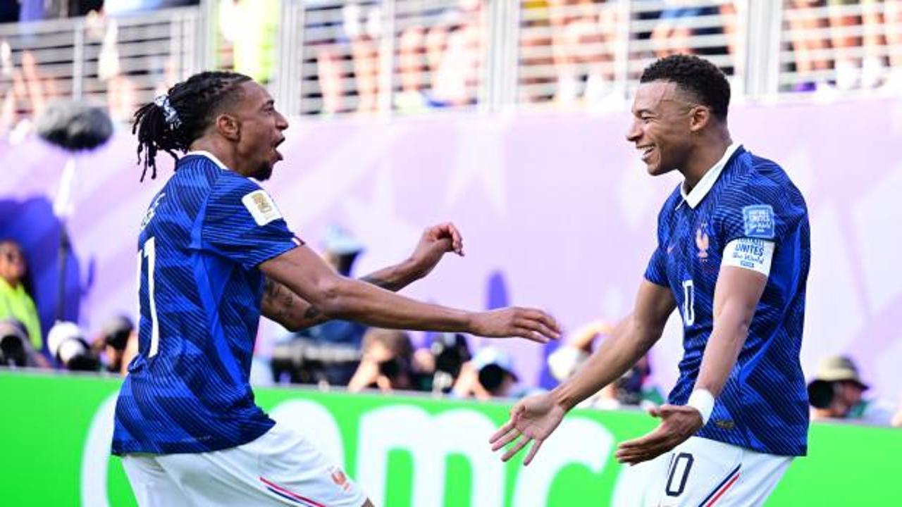 Kylian Mbappe'nin Fransa'nın İsveç'e karşı attığı gol sonrası sevinci