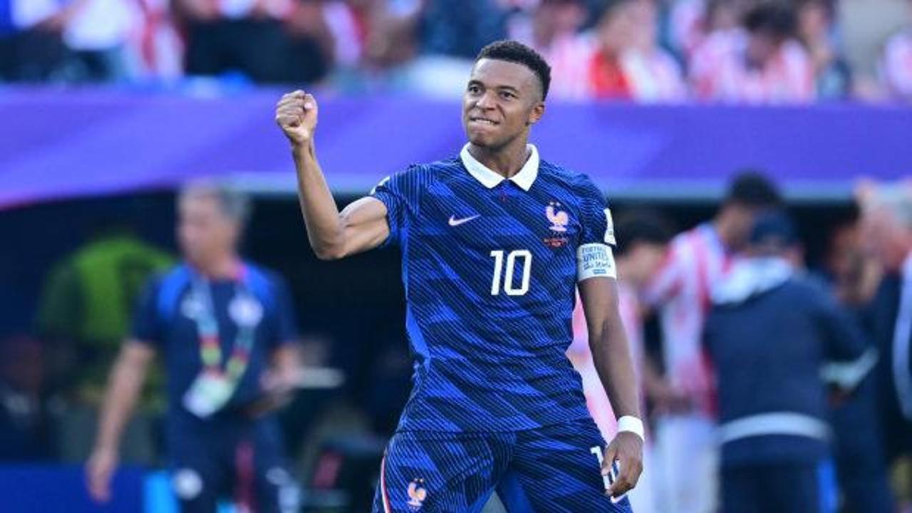 Kylian Mbappe'nin penaltıdan gol attığı an