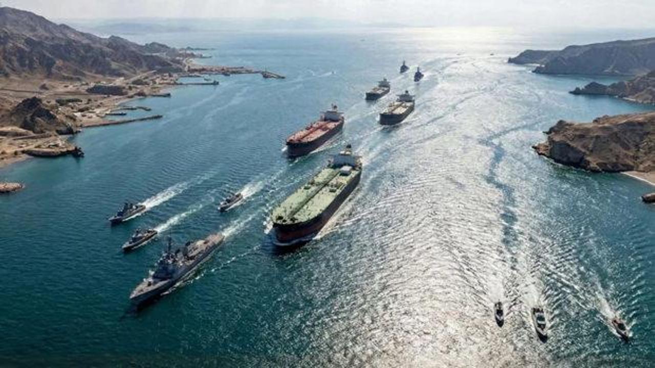 H&uuml;rm&uuml;z Boğazı'nda ibre yukarı d&ouml;nd&uuml;! Ticari gemi trafiğinde dikkat &ccedil;eken artış