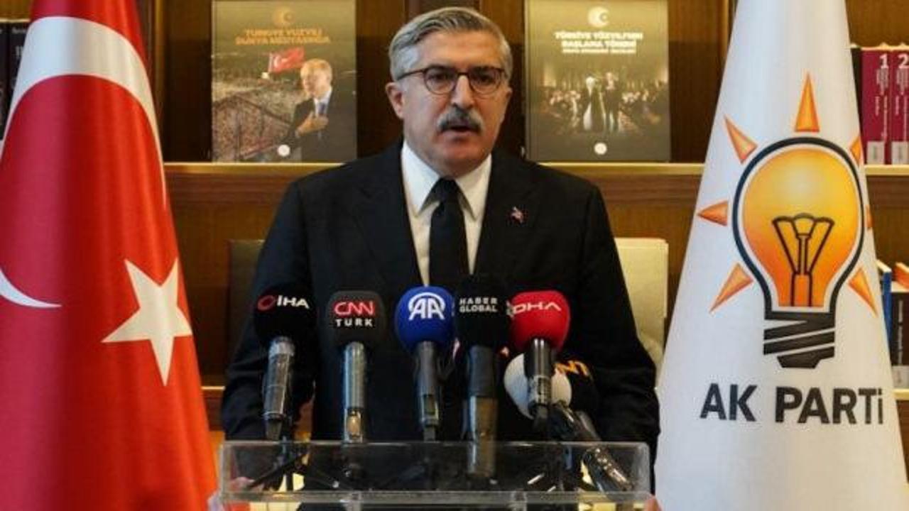 Hüseyin Yayman'ın Özgür Özel'e yönelik açıklama yaptığı anın fotoğrafı.