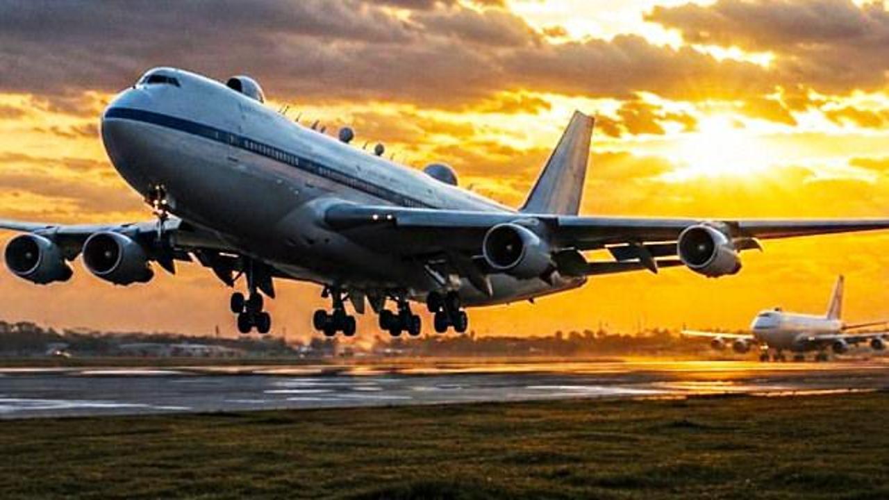ABD Hava Kuvvetleri'ne ait E-4B 'Kıyamet Günü' uçağının havada çekilmiş görüntüsü.