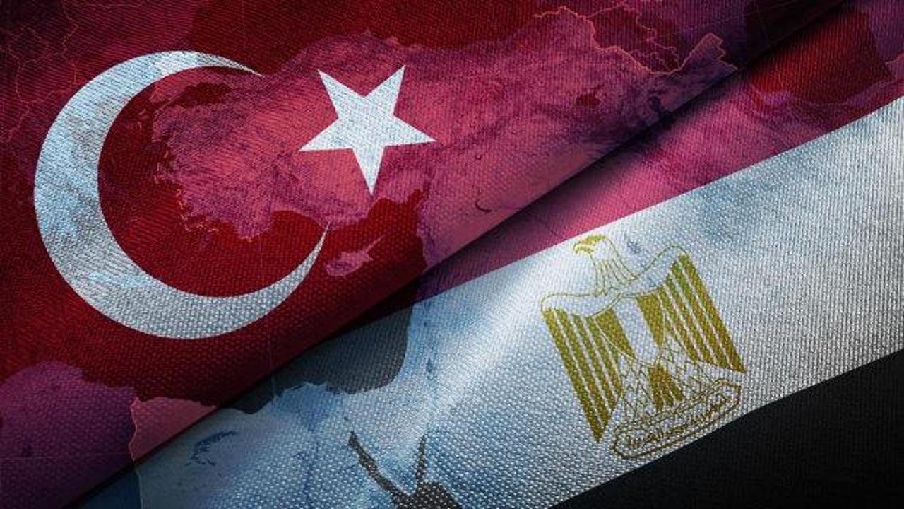 Yunan Emekli Korgeneral Konstantinos Loukopoulos'un Mısır ve Türkiye ilişkilerine dair analizini gösteren görsel.
