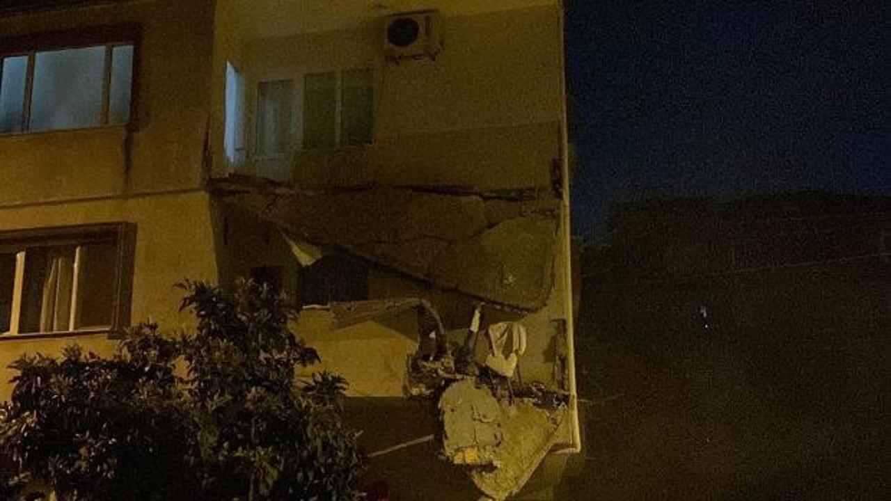 K&uuml;&ccedil;&uuml;k&ccedil;ekmece'de 5 katlı apartmanda panik: Balkon &ccedil;&ouml;kt&uuml;