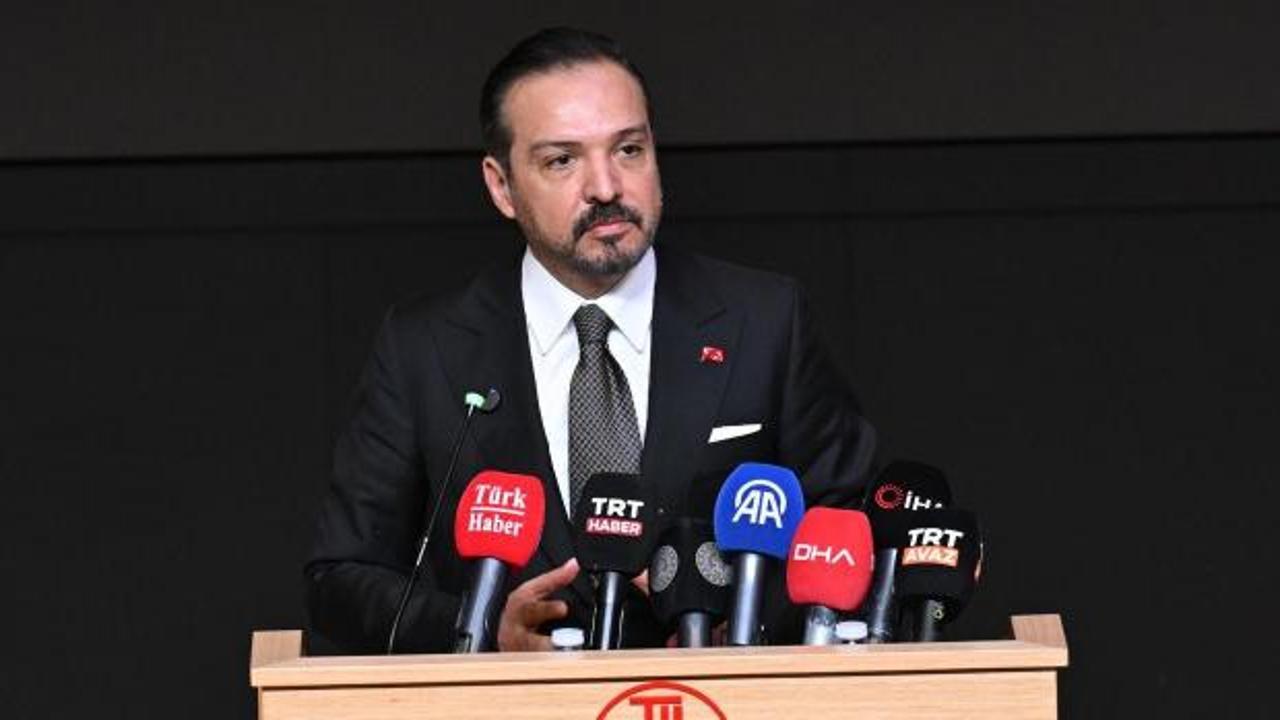 AK Parti Genel Başkan Yardımcısı Kürşad Zorlu konuşma yaparken