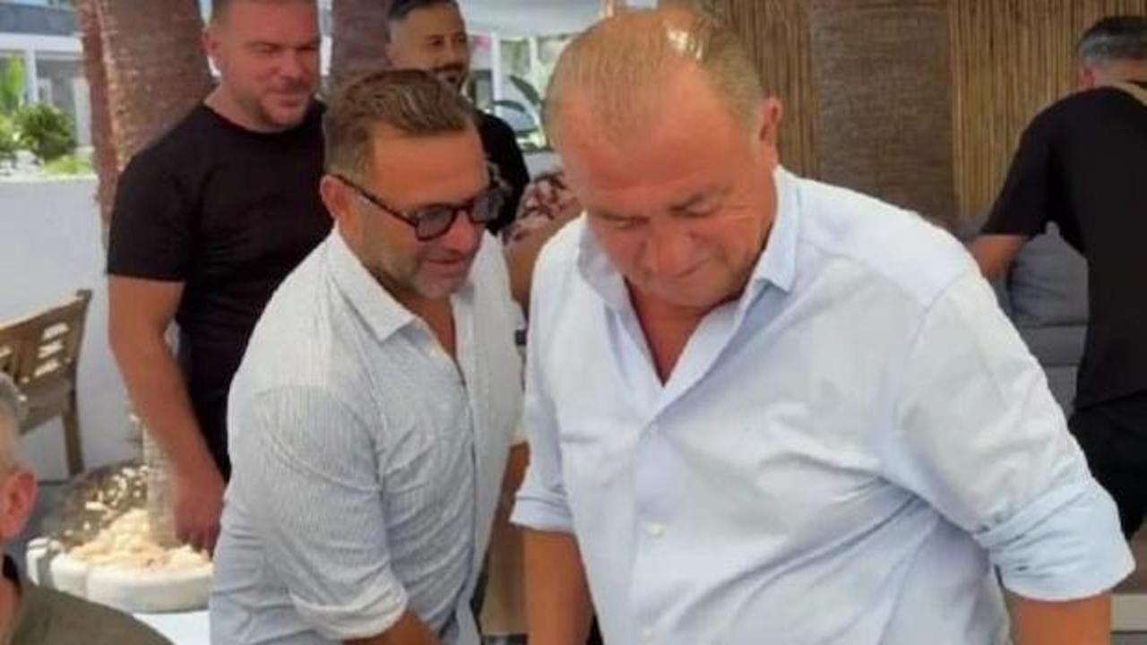 Galatasaraylı teknik direktörler Fatih Terim ve Okan Buruk şampiyonluk gecesinde bir araya geldi.