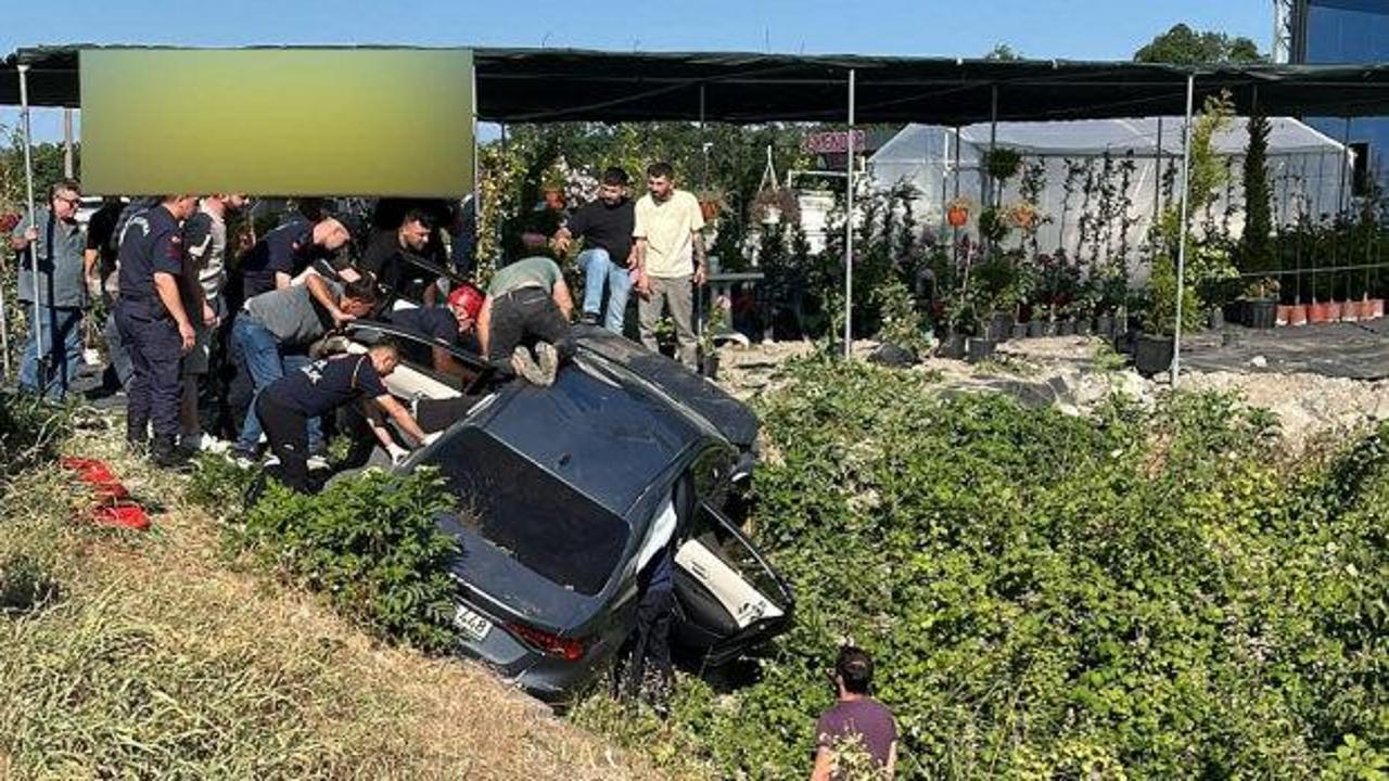 Otomobil su kanalına devrildi! Anne ve kızından acı haber!