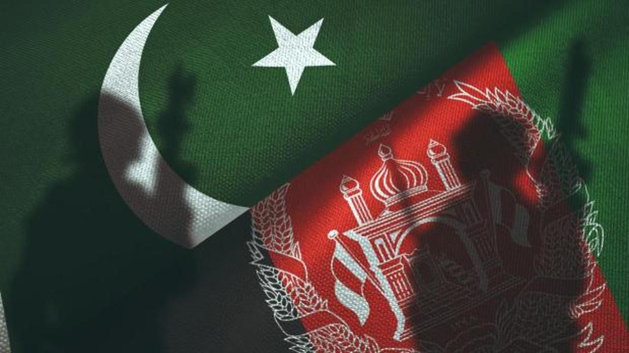 Pakistan'dan Afganistan sınırında operasyon: Onlarca sivil &ouml;ld&uuml;