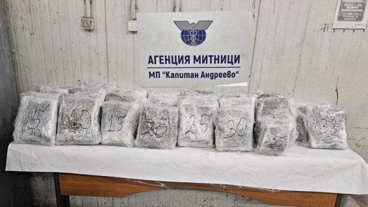 T&uuml;rkiye'ye sokulmak istenen 47 kilo esrar sınırda ele ge&ccedil;irildi