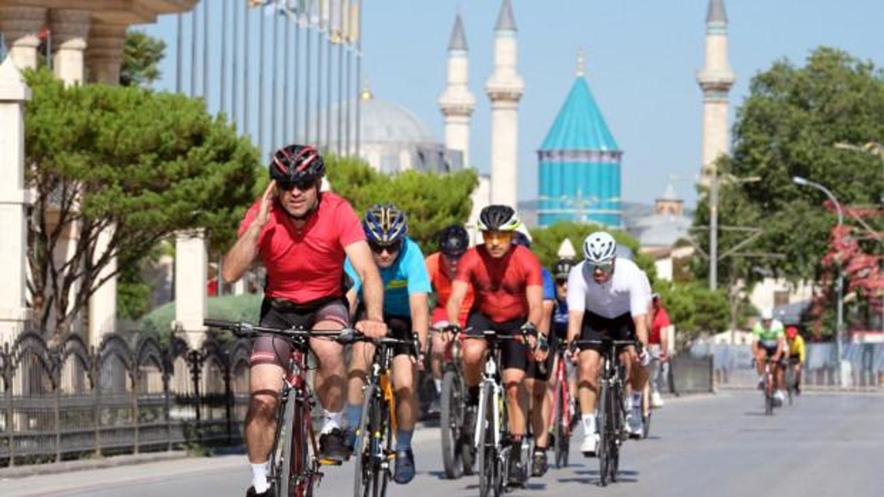 Konya'da düzenlenen Granfondo Bisiklet Yol Yarışı'ndan bir görüntü.