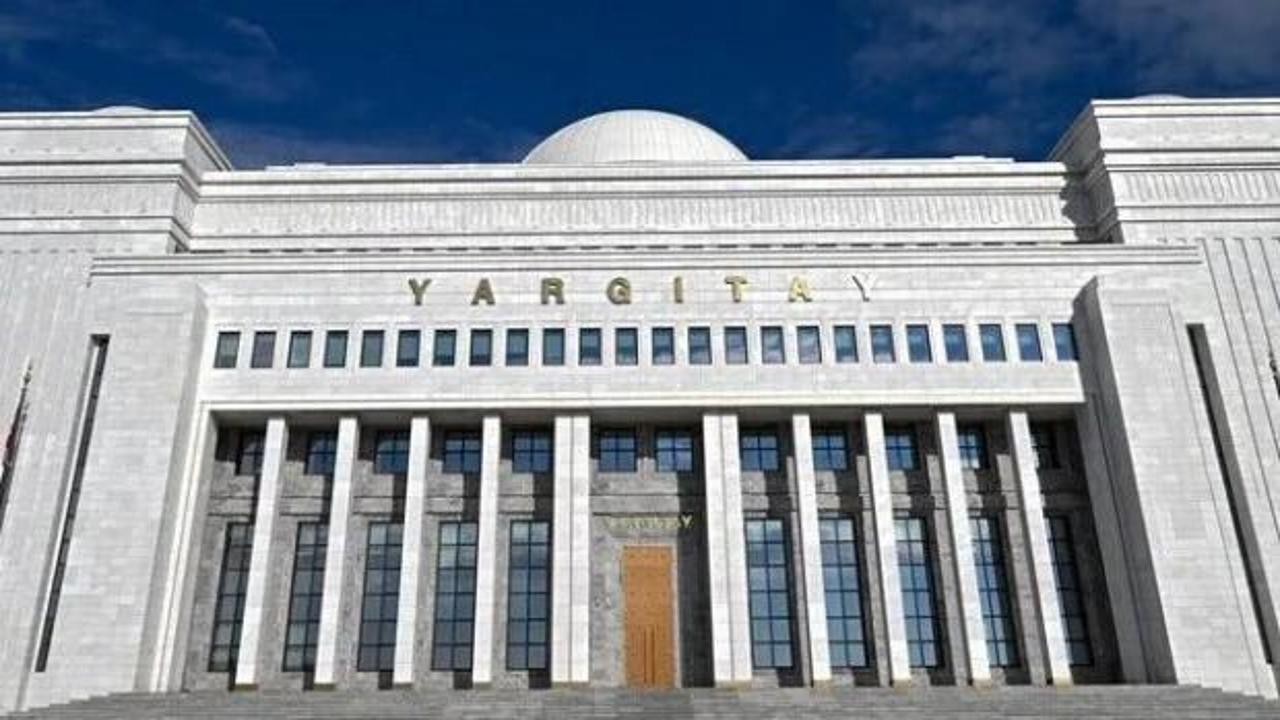 Yargıtay binası ve adalet terazisi görseli
