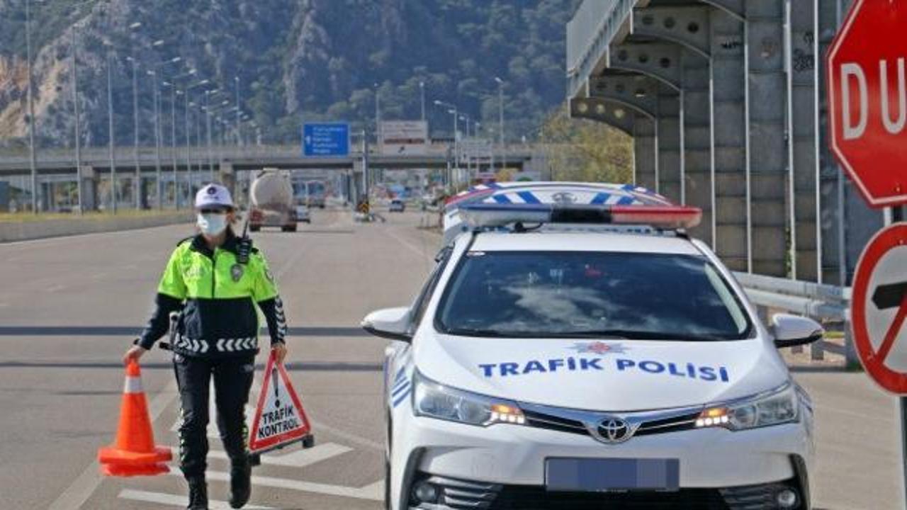 Burdur'da abartı egzoz kullanılan 2 araç trafikten men edildi.