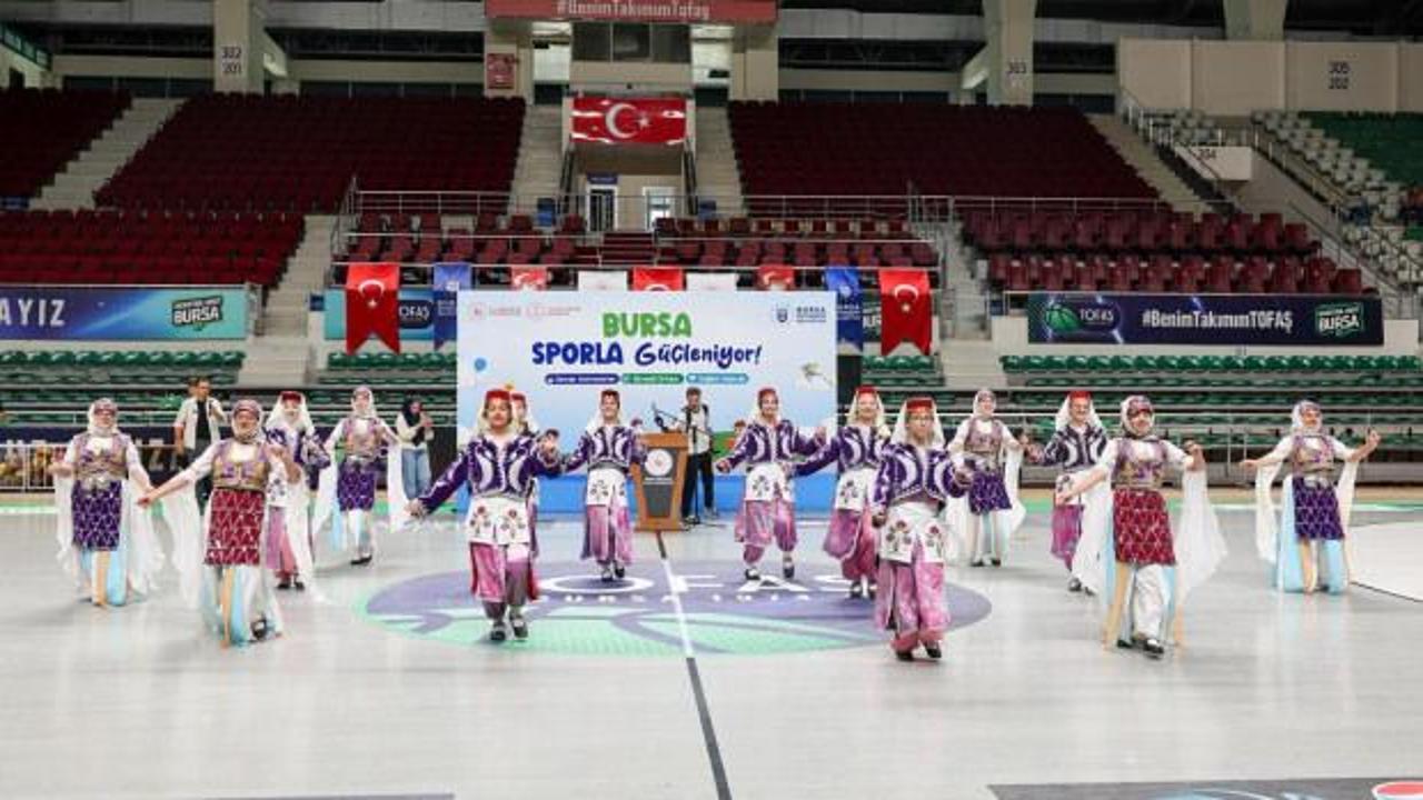 Bursa'da Yaz Spor Okulları açılış töreninden genel plan.