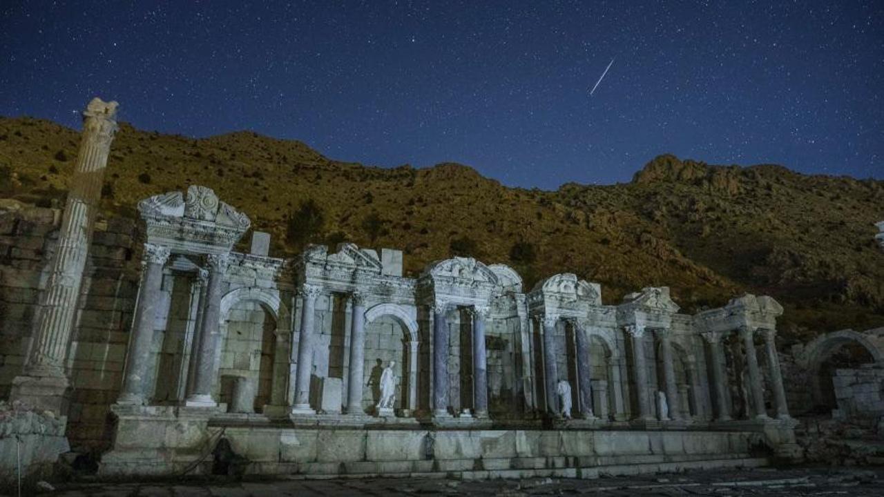 Aksaray'daki tarihi ve doğal güzellikleri ziyaret eden turistler
