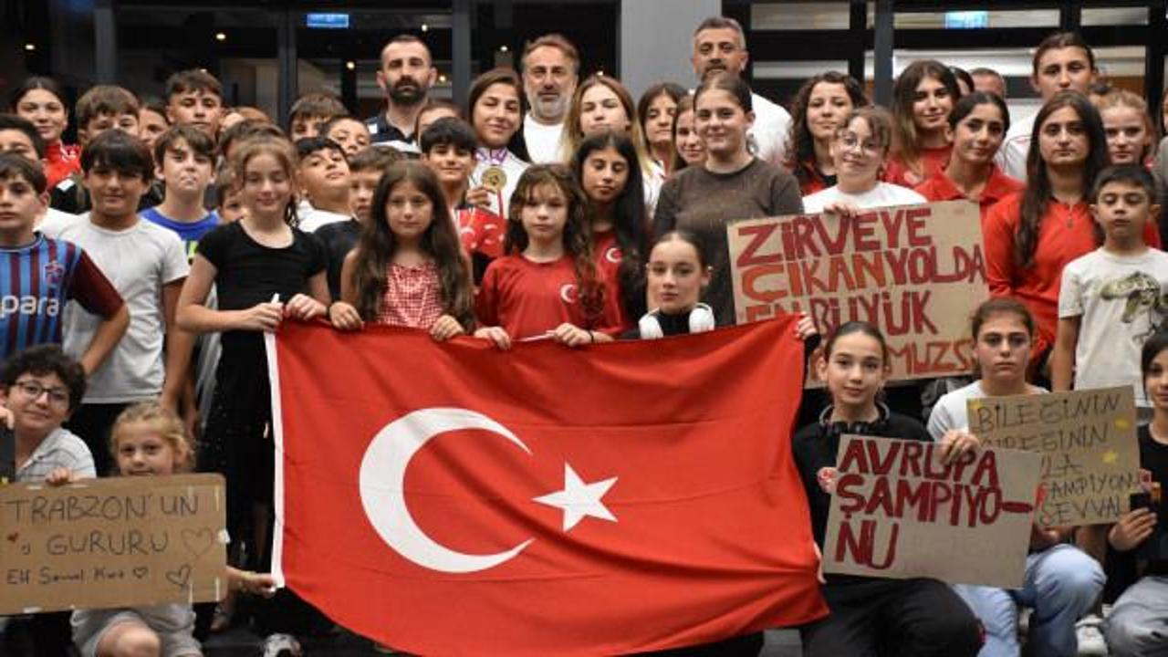 Milli güreşçi Merve Kurt'un memleketinde çiçeklerle karşılanması