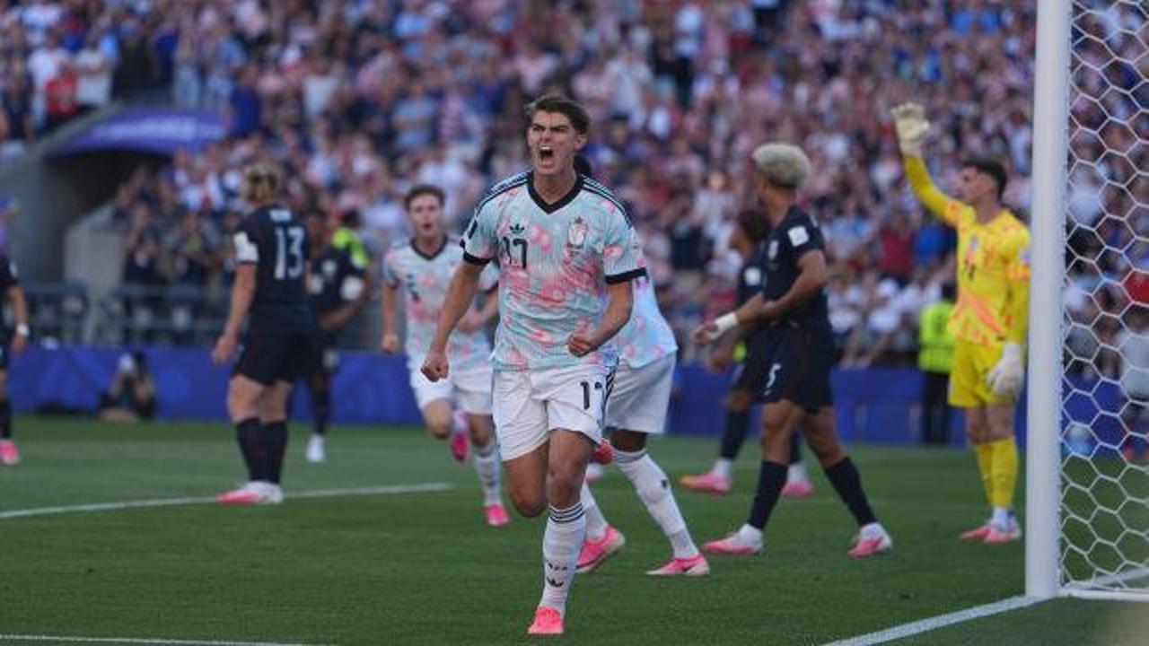 Belçika ve ABD milli futbol takımları oyuncuları maç sırasında