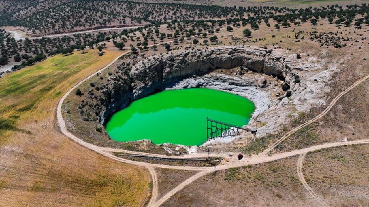 Aksaray'daki Mamasın Manastırı'nın kayalara oyulmuş tarihi dokusu