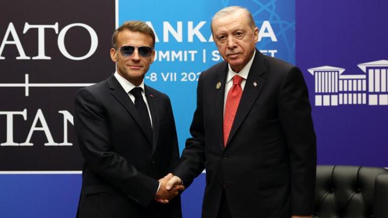 Cumhurbaşkanı Erdoğan ve Fransa Cumhurbaşkanı Macron'un NATO Zirvesi'ndeki görüşmesinden bir an.