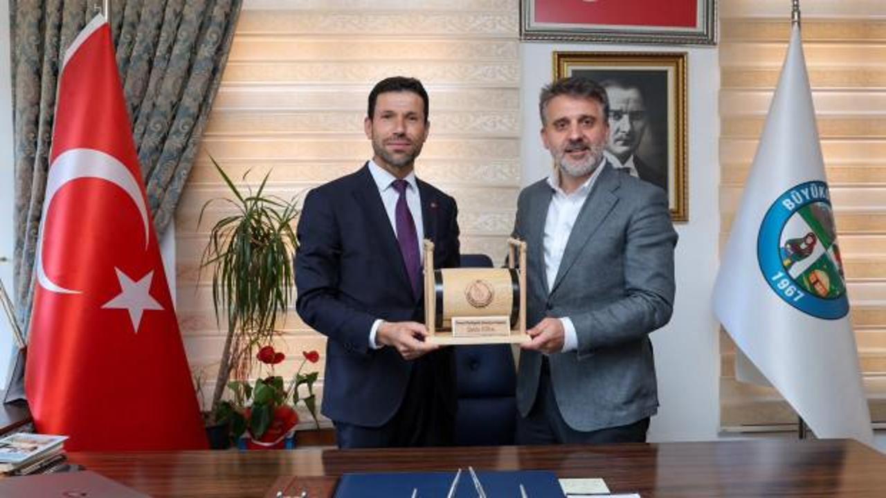 Bursa Büyükşehir Belediyesi Başkan Vekili Şahin Biba, Büyükorhan'da incelemelerde bulunuyor.