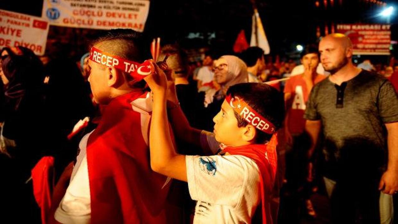 15 Temmuz darbe girişimi gecesi şehit düşen genç kahramanların anısına hazırlanan görsel.