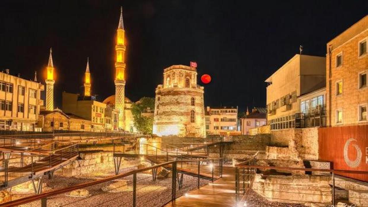Makedon Kulesi'nin restore edilmiş dış cephesi