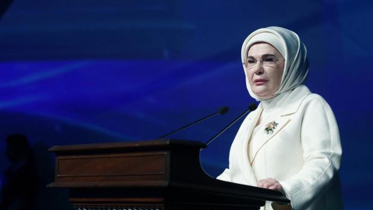 Emine Erdoğan, NATO lider eşleriyle toplantıda