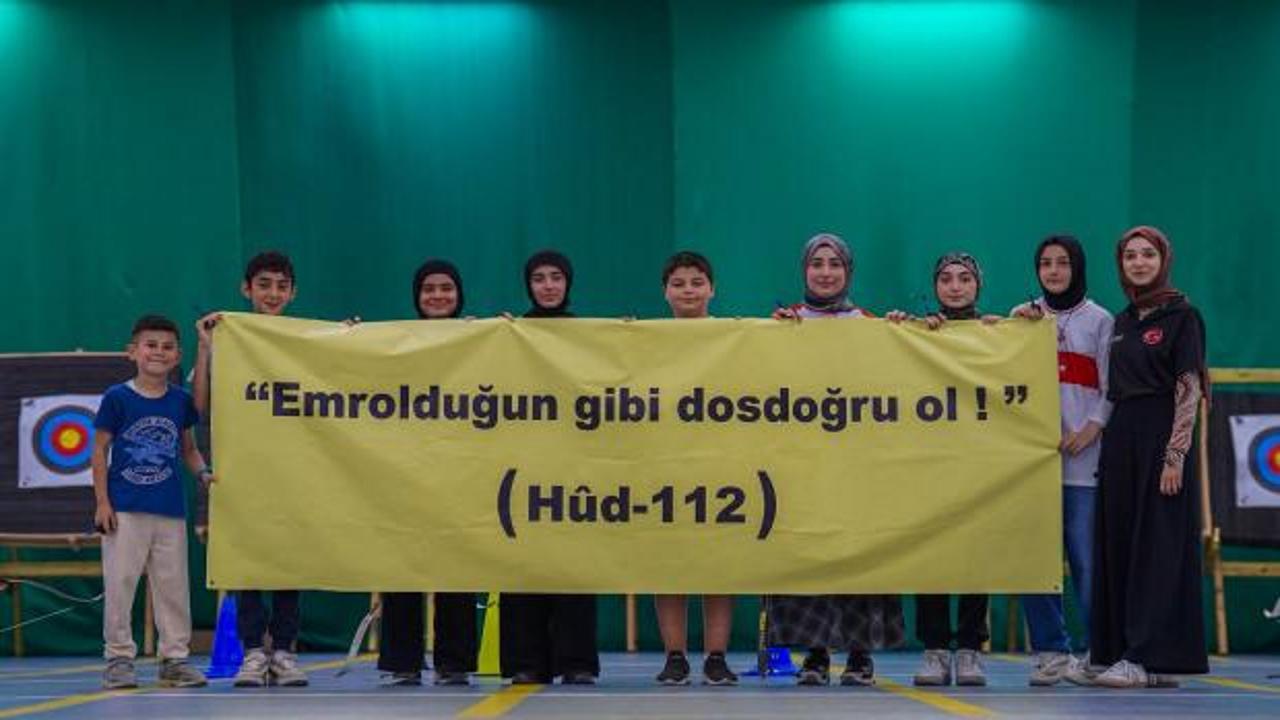 Esenlerli gençlerin Yeditepe Üniversitesi'ne tepki gösterdiği bir görsel.