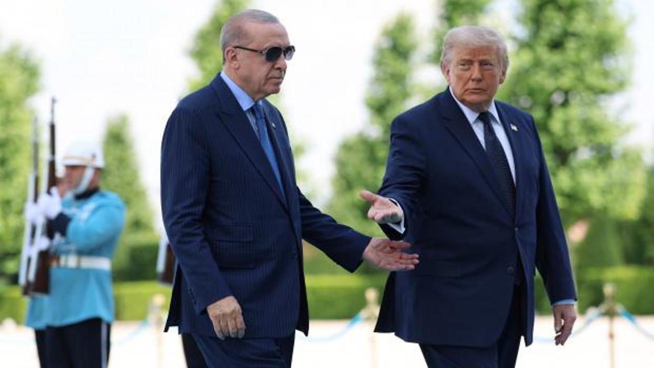 Cumhurbaşkanı Erdoğan ve ABD Başkanı Trump'ın NATO Zirvesi'ndeki görüntüleri.