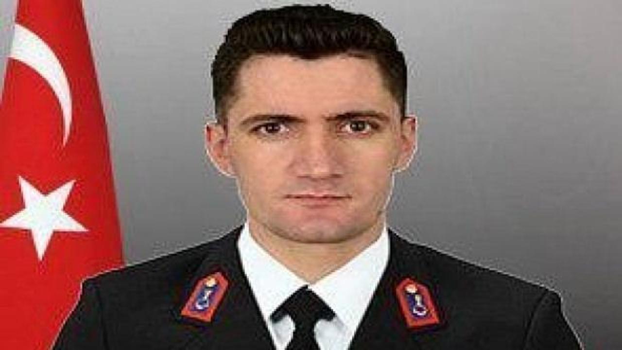 Halı saha ma&ccedil;ında kalp krizi ge&ccedil;iren jandarma hayatını kaybetti