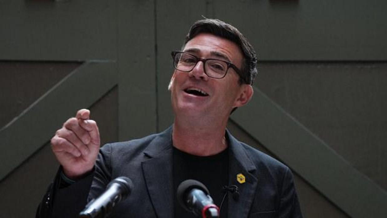 Andy Burnham, İngiltere'de İşçi Partisi genel başkanlığına aday gösterildi.