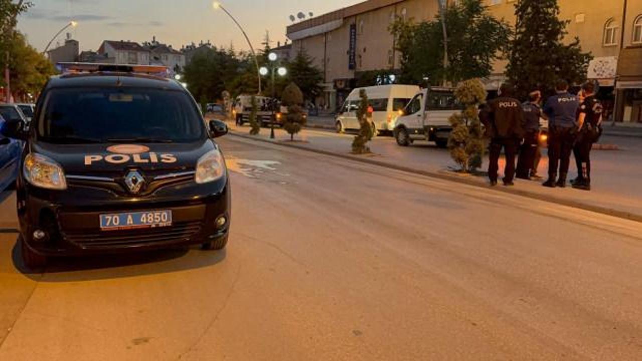 Karaman'da meydana gelen trafik kazasında park halindeki minibüse çarpan motosikletten detaylar.