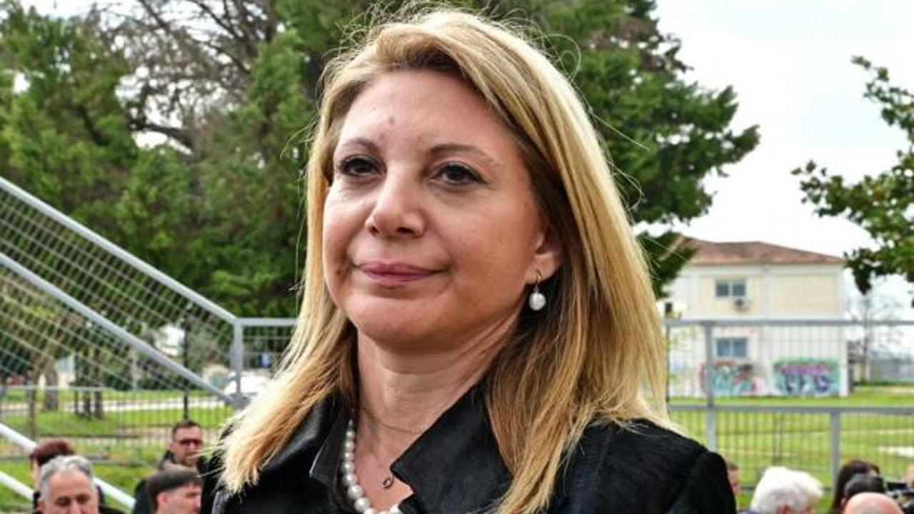 Yunan siyasetçi Maria Karystianou konuşma yaparken