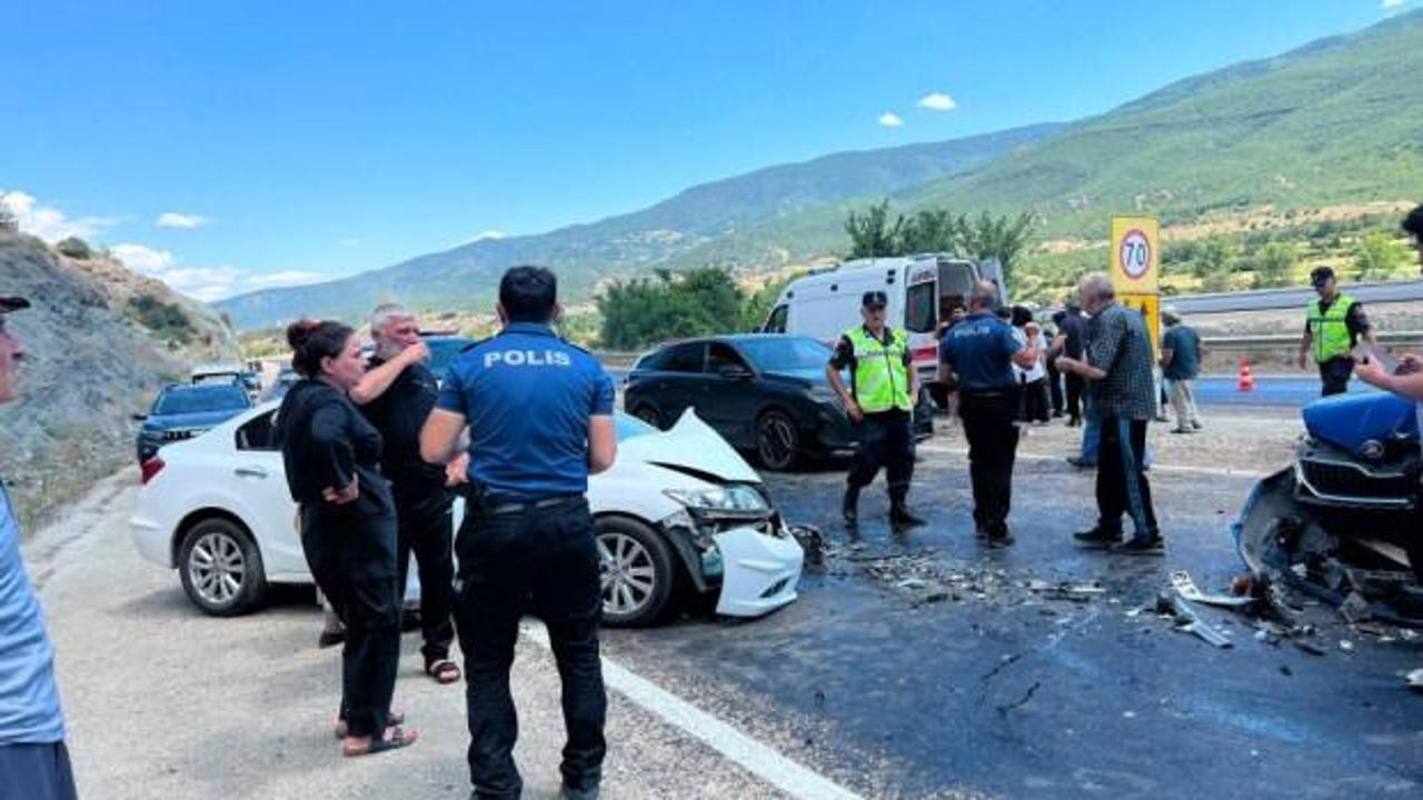 Taşköprü-Hanönü kara yolunda trafik kazası sonrası araçlar