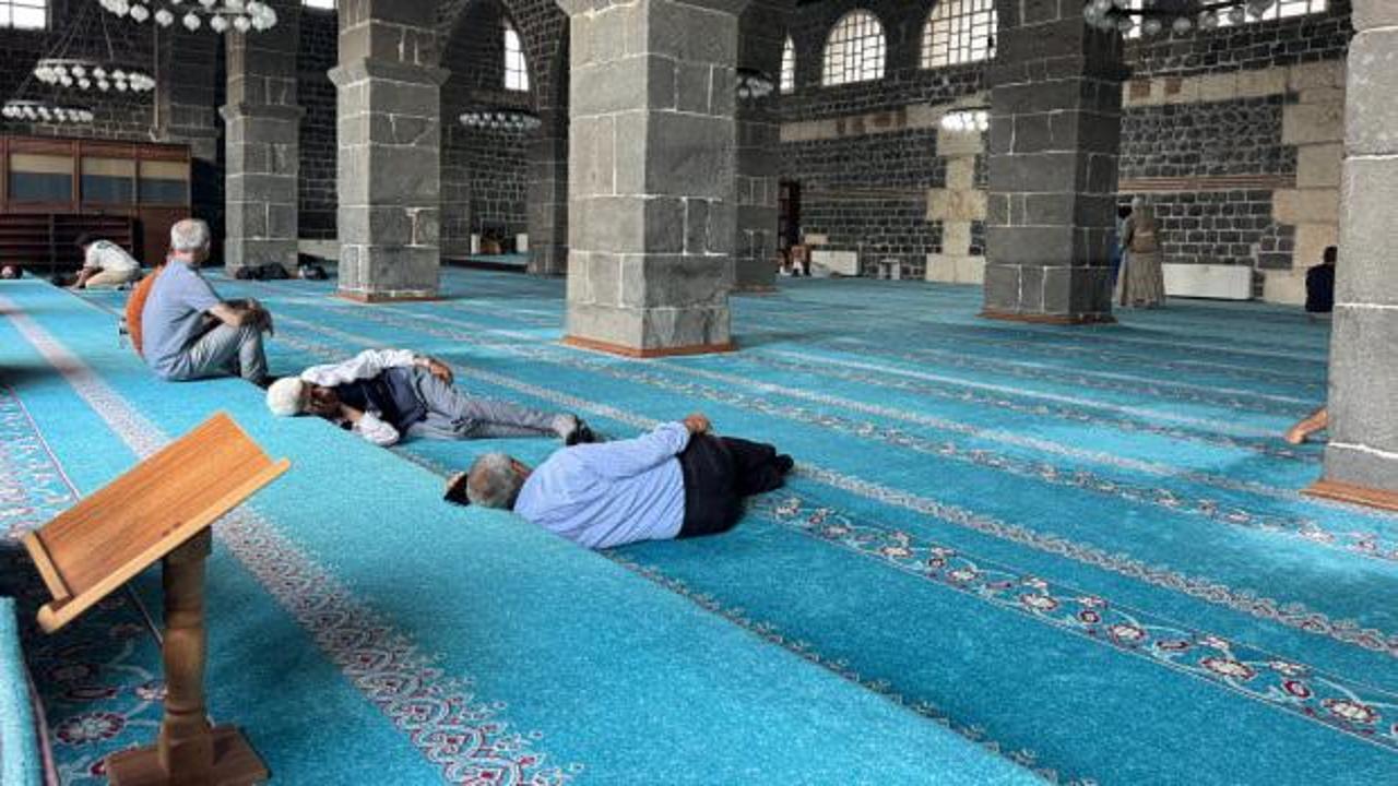 Kent kavruluyor! Termometreler 40 dereceyi g&ouml;sterdi