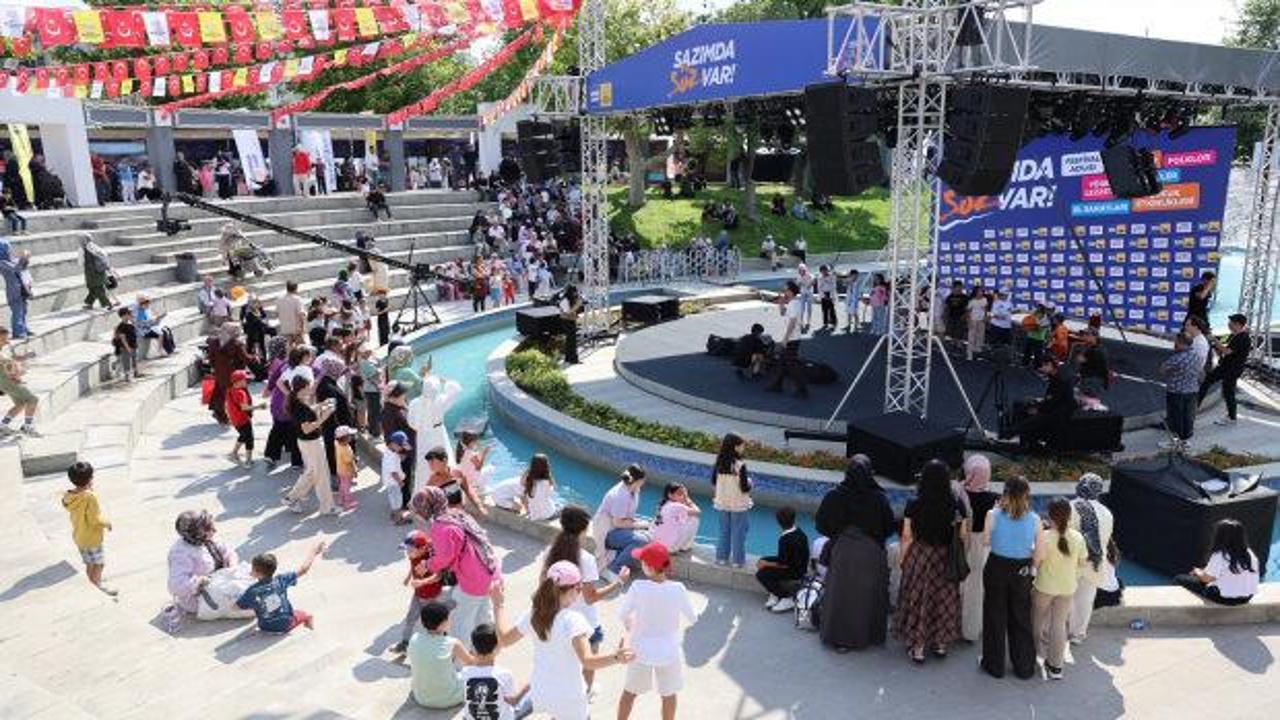 Konya Kültür Günleri etkinliğinden genel bir görünüm, stantlar ve katılımcılar görülüyor.