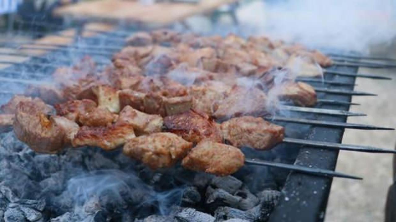 Mangal yaparken çıkan dumanın solunmaması gerektiği uyarısı.