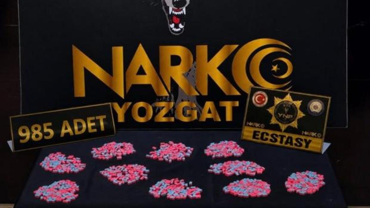 Narkotikten zehir sevkiyatına darbe: 985 adet ecstasy hap ele ge&ccedil;irildi!