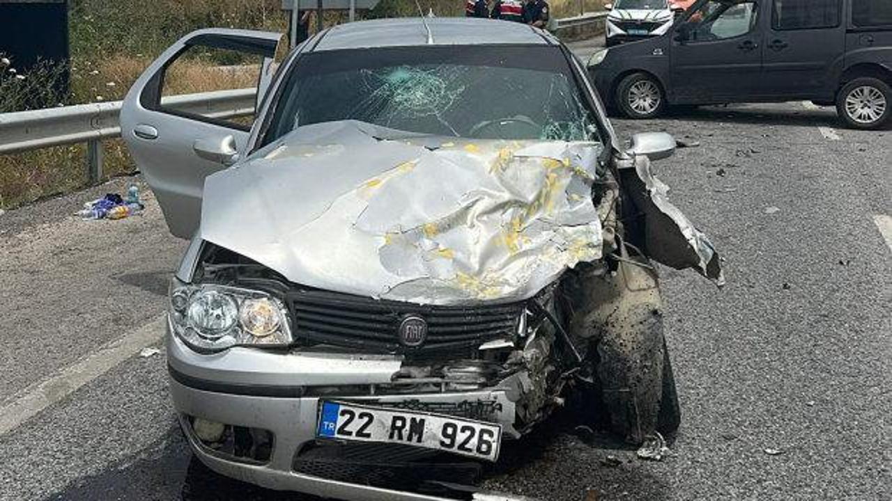 Otomobil ile hafif ticari ara&ccedil; &ccedil;arpıştı: 6 yaralı