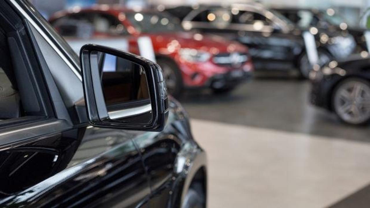 Bayi önünde duran sıfır kilometre otomobiller