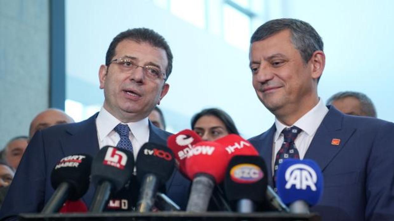Özgür Özel konuşma yaparken