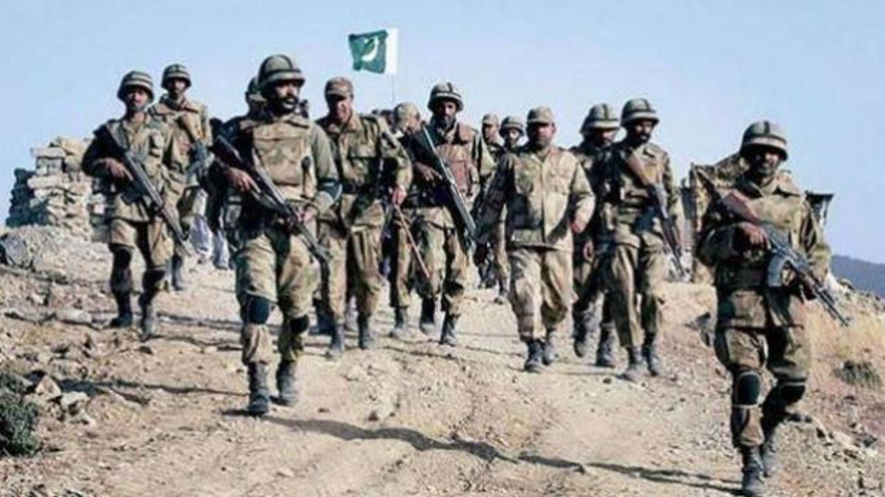 Pakistan Belucistan'da güvenlik güçleri operasyon düzenliyor.