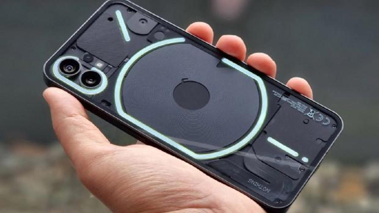 Sevilen telefon tarih oluyor! Dev marka fişini resmen &ccedil;ekti