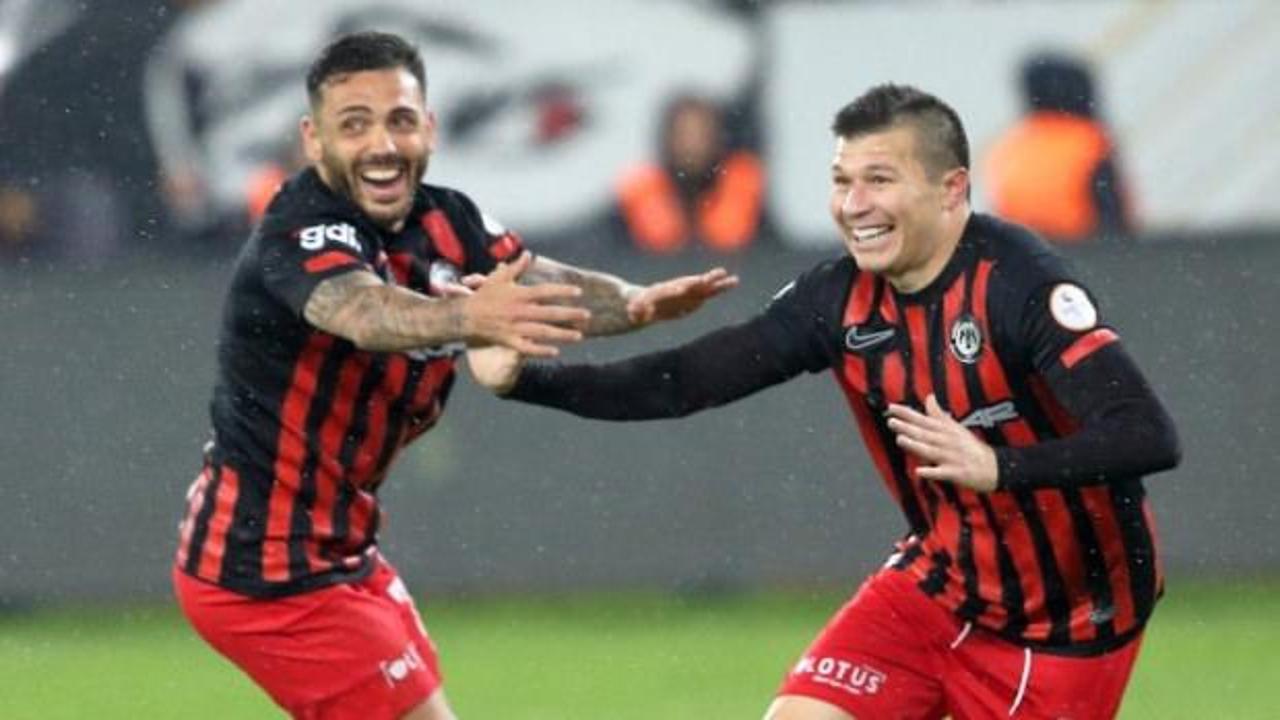S&uuml;per Lig ekibinde b&uuml;y&uuml;k deprem! 3 oyuncunun s&ouml;zleşmesi feshedildi