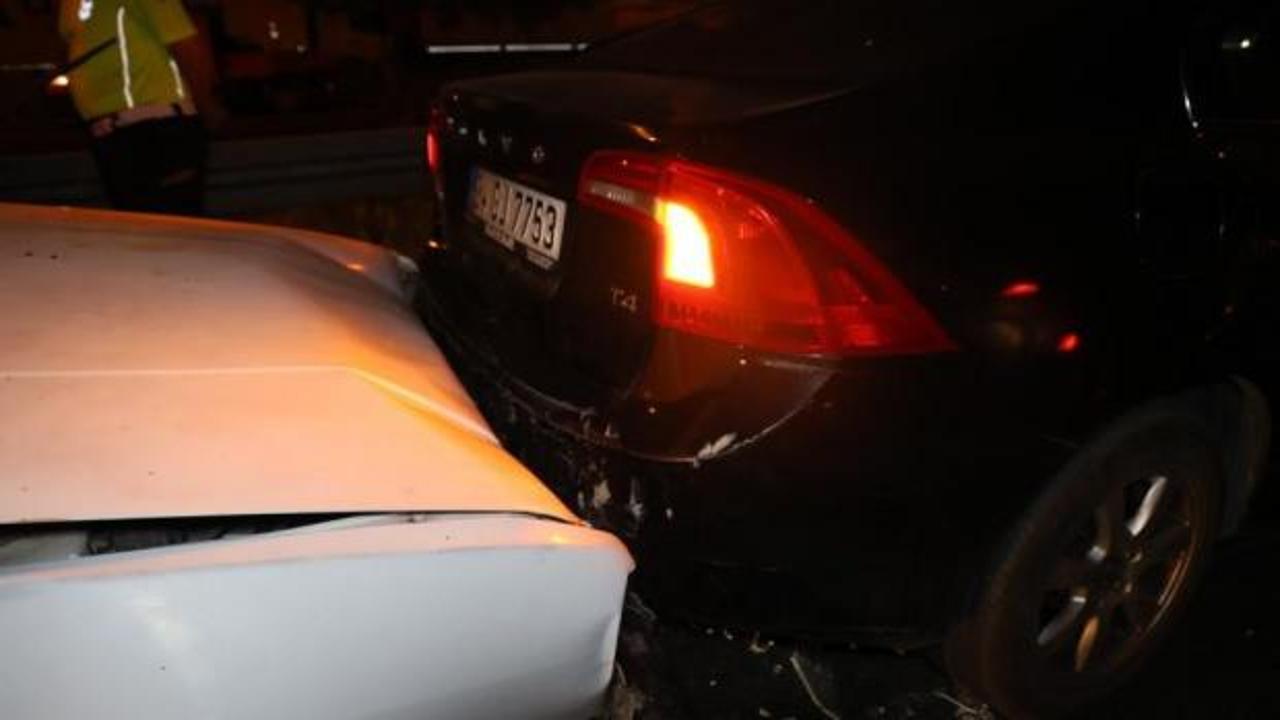 Trafikte selekt&ouml;rl&uuml; tartışma kazayla bitti: 2 yaralı