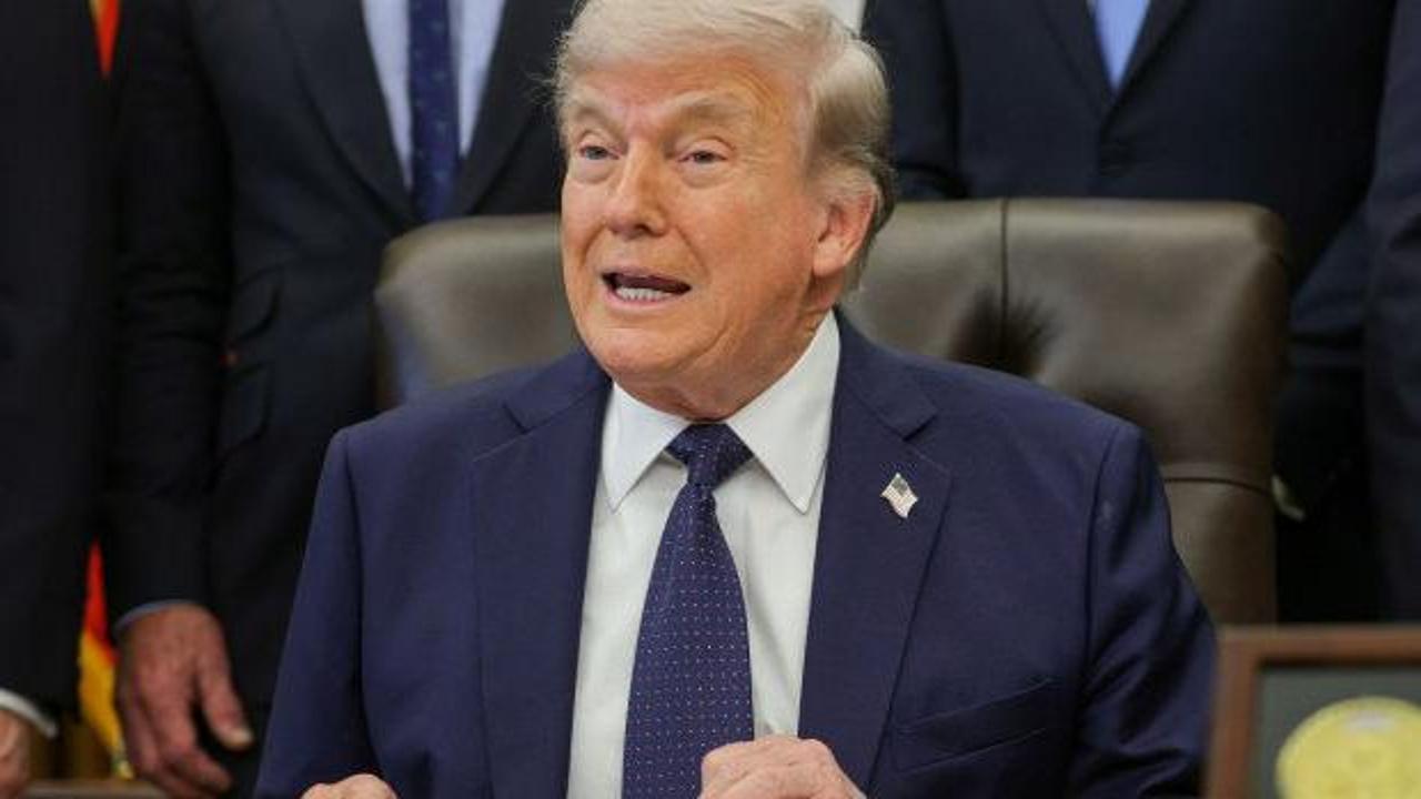 ABD Başkanı Donald Trump'ın NATO Zirvesi'ndeki bir konuşmasından bir görüntü.