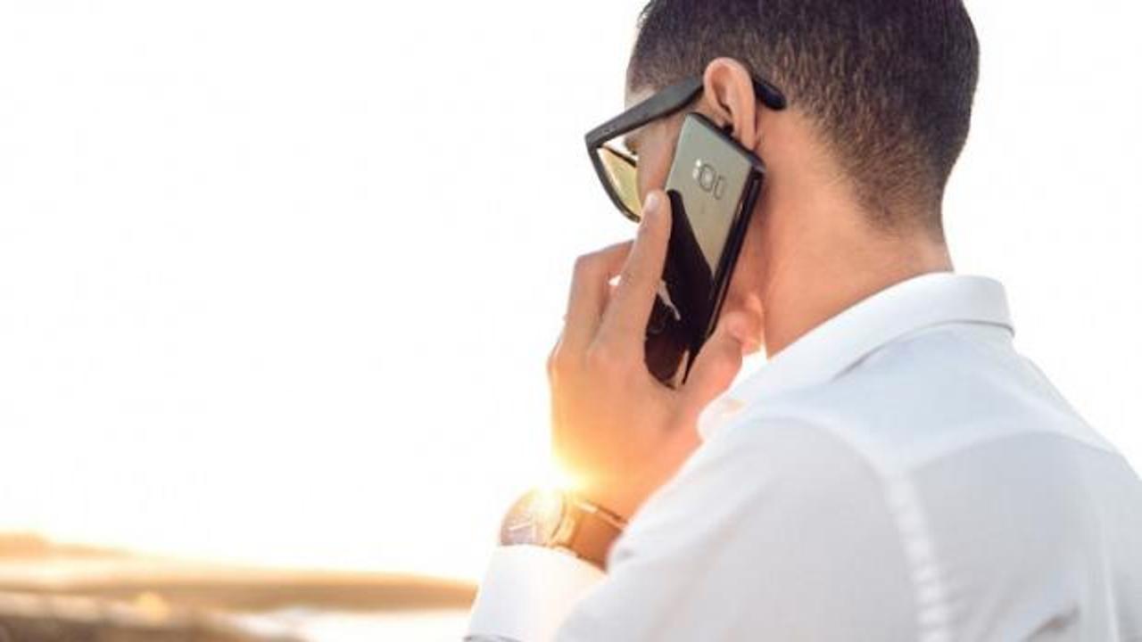 Türkiye haritası üzerinde telefon simgesi ve Avrupa ülkeleri gösteren bir görsel.